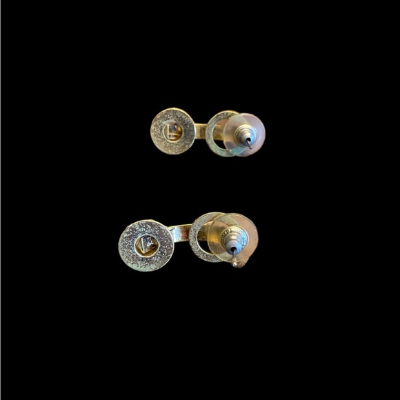 Vintage earrings costume rhinestone gold tone comes in ornament for storage - Picture 2 of 4